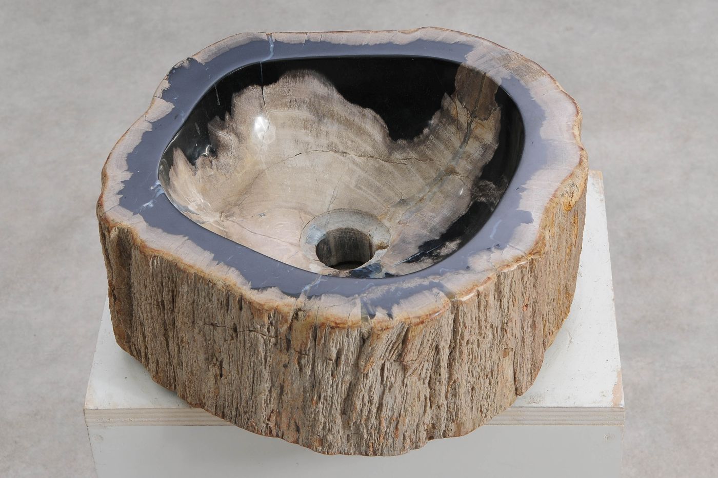 Wastafel versteend hout 60417