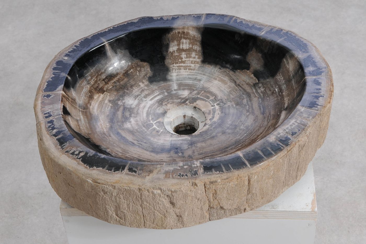 Wastafel versteend hout 60419